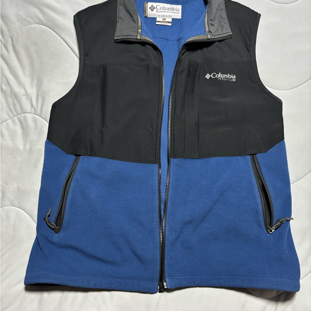 Columbia Titanium Black and Blue Fleece vest XL
